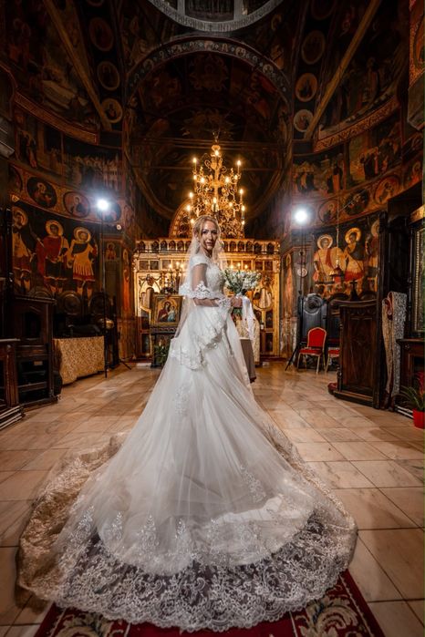 Rochie de mireasă superbă, purtată o singură dată – trenă lungă, dantelă & corset – București