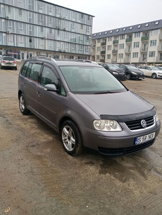 Autoturism vw Touran motor 1968...140.cai an 2006 mașina este intretin