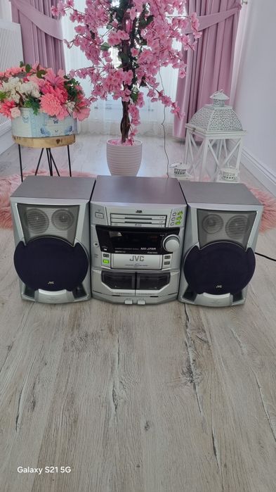 Vând combina muzicală JVG