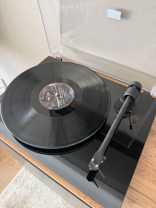 проигрыватель винила Pro-Ject +2 пластинки
