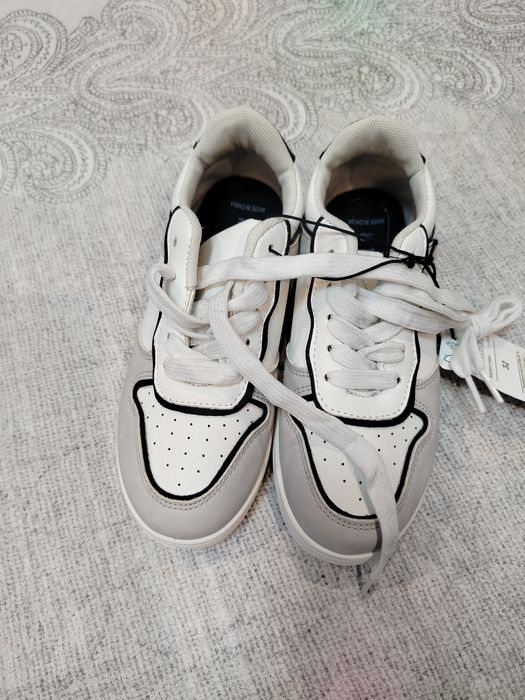 Маратонки за момче 25 и 32 номер