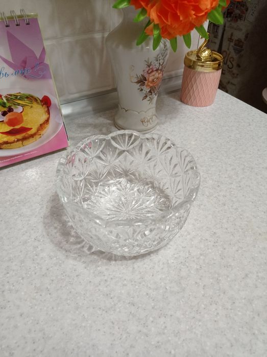 Продам графинчик  и вазы