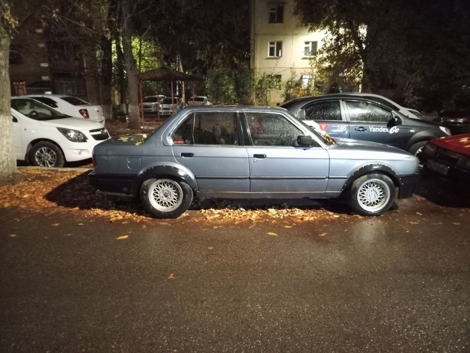 Срочно продаётся своя БМВ е30 седан