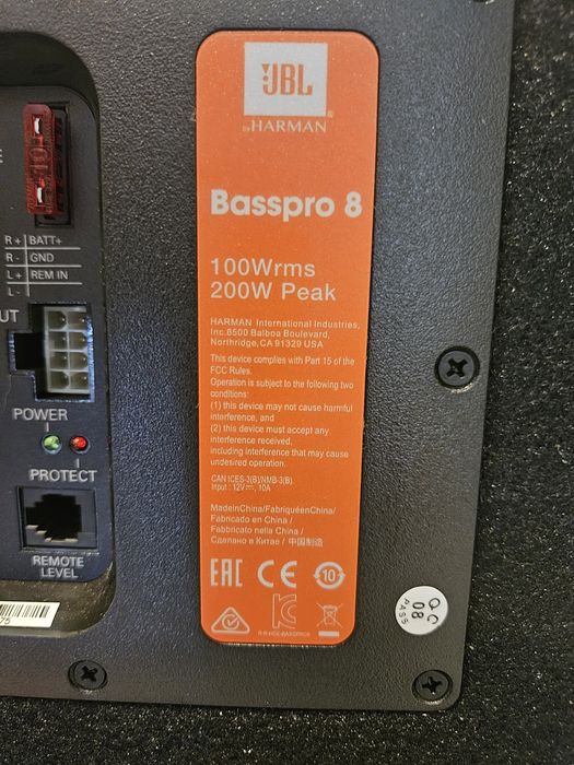Сабвуфер активный JBL BASSPRO 8