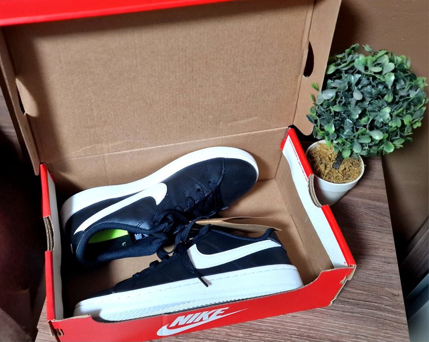 Nike Court Royale 2