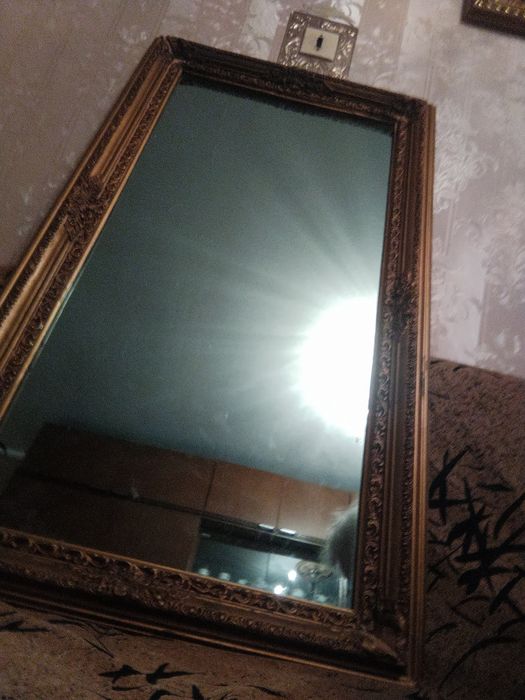 Продам зеркало настенное
