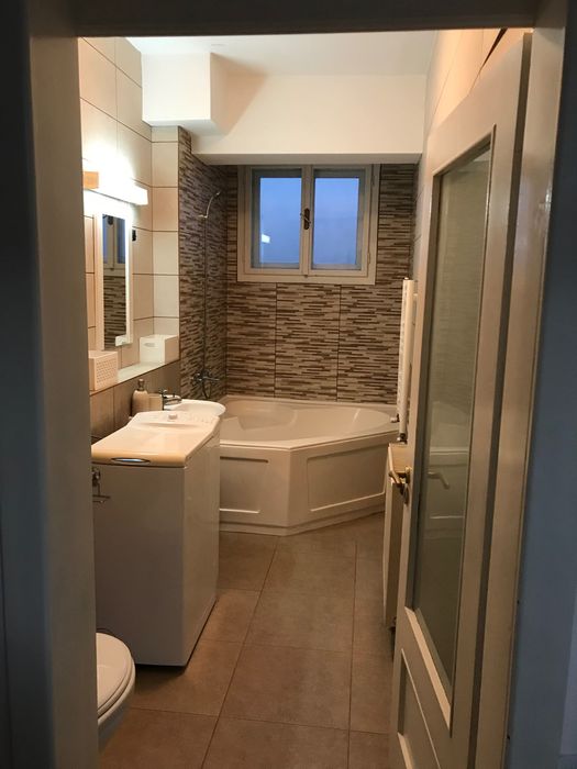 De închiriat o cameră, apartament cu 3 camere