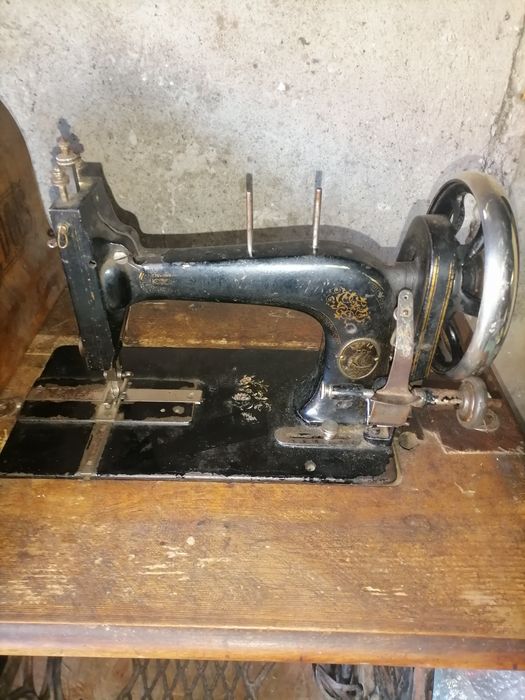 Mașină de cusut Singer veche