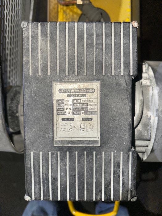 Продам Воздушный Компрессор Поршневой