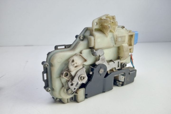 Broasca usa stanga fata 3B1837015AQ Volkswagen VW Transporter T5