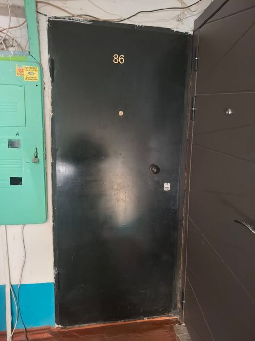 Продам железную дверь.