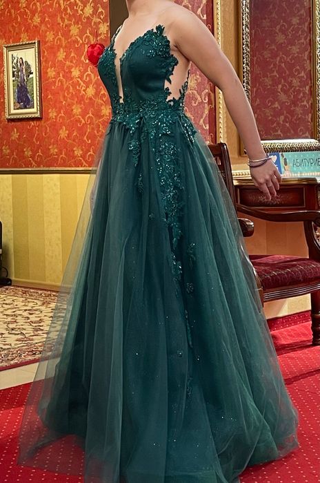 Бална рокля с гол гръб