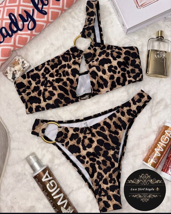 Дамски бански цели и две части