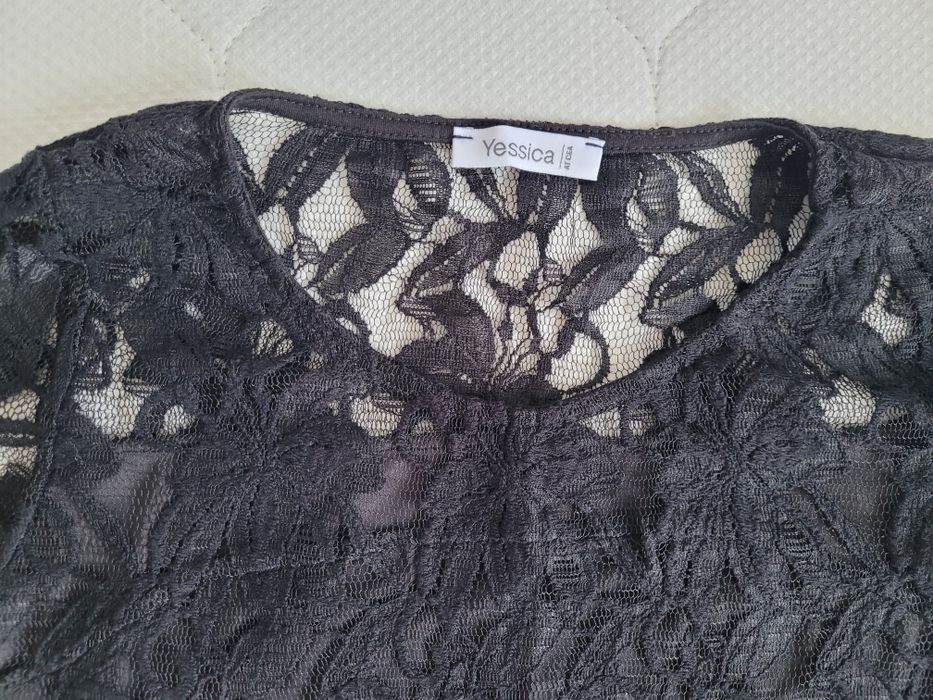 Rochii dantela, stare impecabila, pret 90 lei