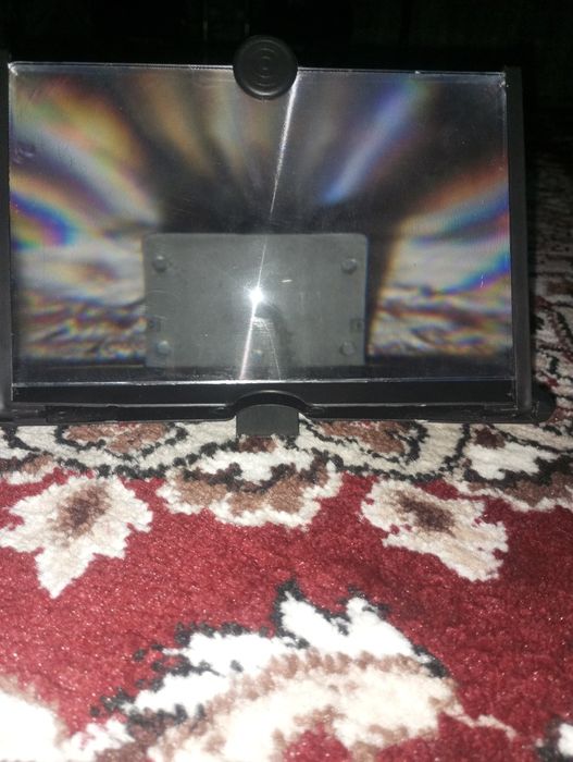 3 D ekran. Qorongʻuda yaxshi koʻrsatadi.