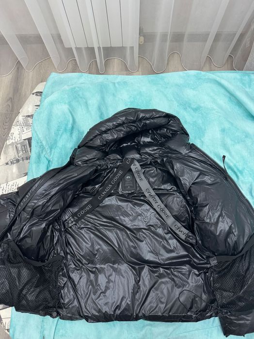 Продам пуховик Canada Goose