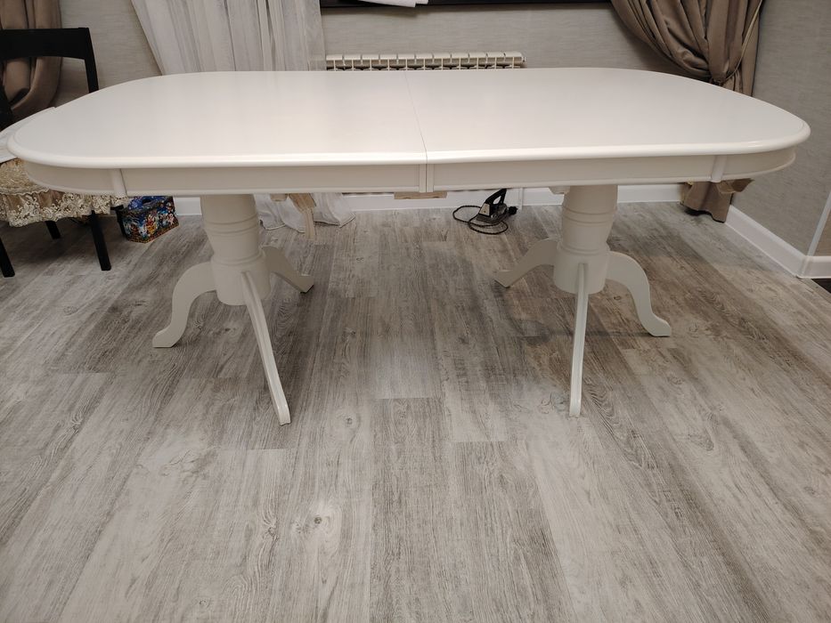 Стол для гостиной