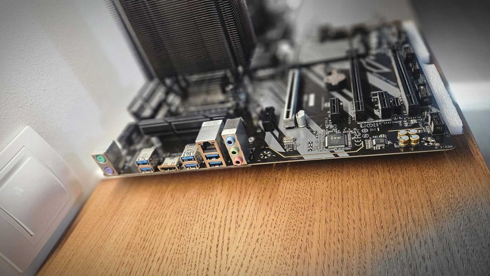 i7 9700k + Gigabyte Z390 UD + 2 вентилатора Cooler Master Hyper 212 black edition