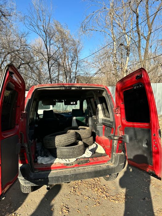 Продаеться два автомобиля Peugeot Partner