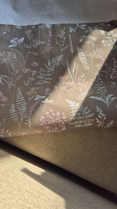 Продам тонкие обои 3,5 рулона