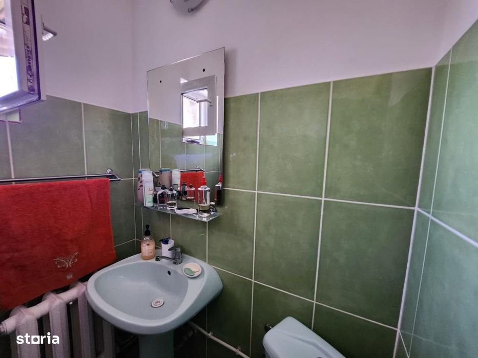 De vanzare Apartament 4 camere, zona Caroline.