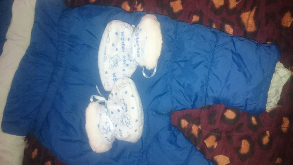 Детски космонавти и якенце