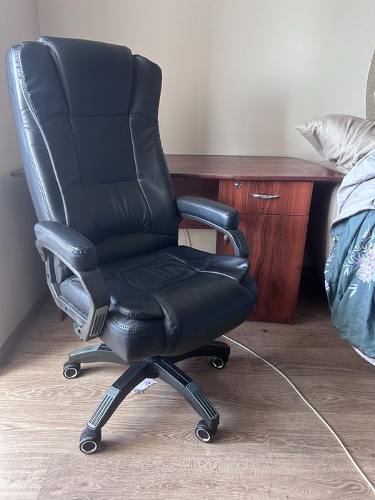 Офисный стол  и стул