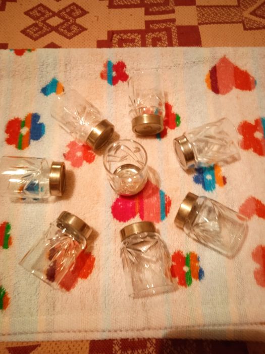 Продам красивые, подарочные стопки с рисунком, 8шт.