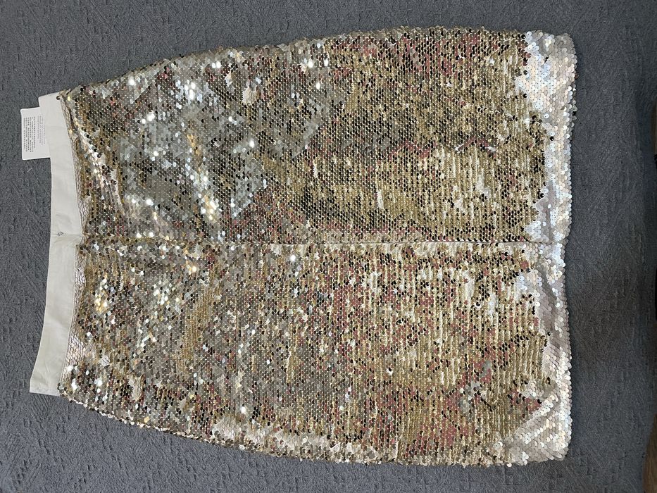 Юбка в пайетках новая