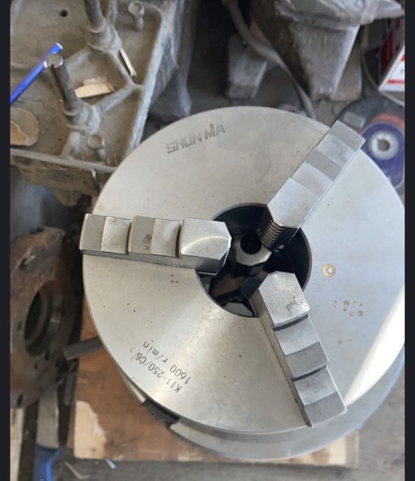 Патрон на токарный станок