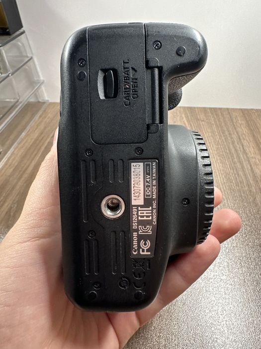 Canon EOS 1200D + EF-S 18-55mm – напълно работещ DSLR