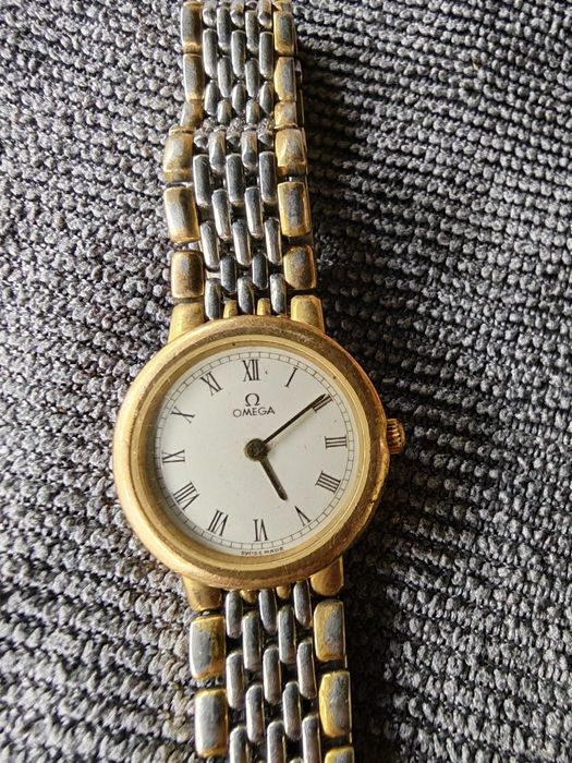 Продавам позлатен дамски часовник Omega