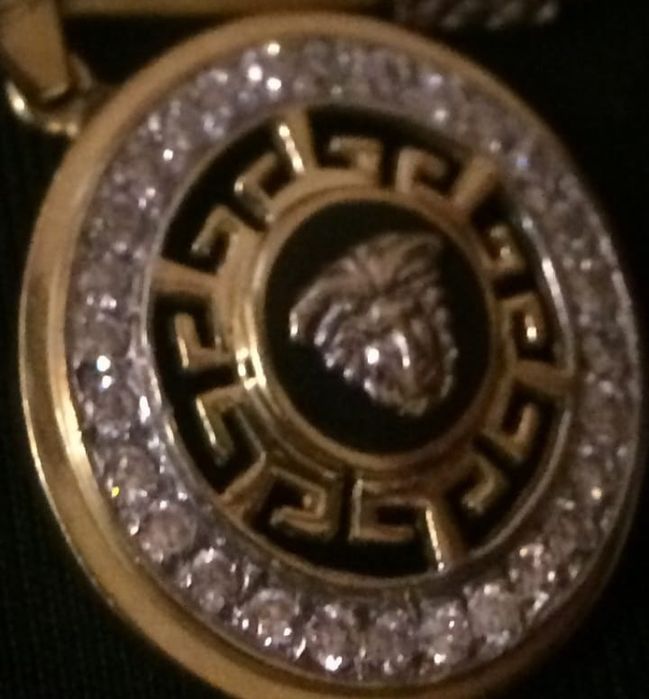 Золотой кулон Versace