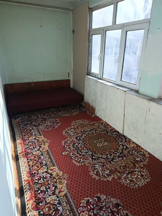 Напротив транспортного университета сдается однокомнатная квартира.