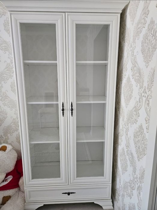 Продам шкаф-витрина