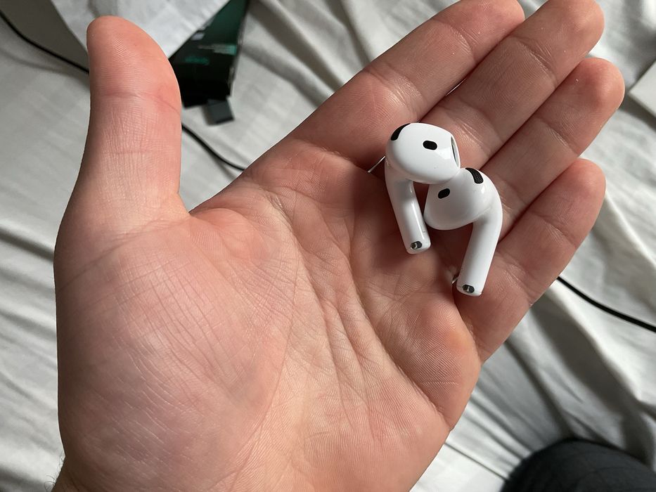 Airpods 4 with active noise cancellation