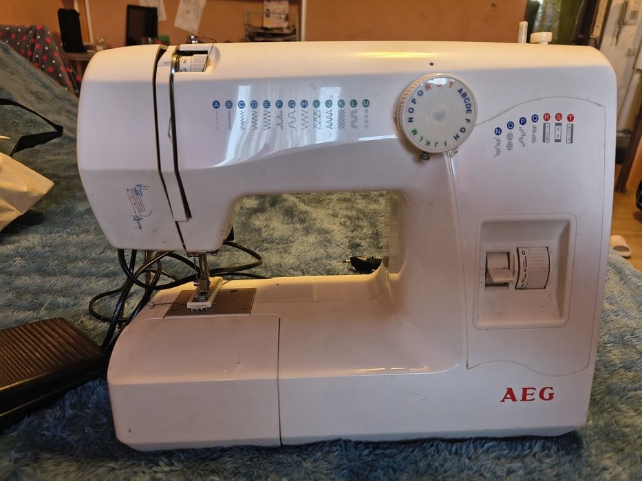 Mand masina de cusut electrica impecabila