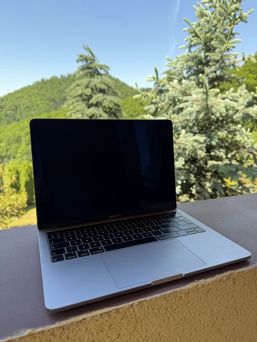 MacBook Pro 2019, TouchBar, 13 inch, sănătate baterie 100%