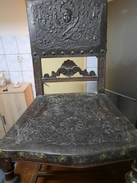 Masa veche cu scaune