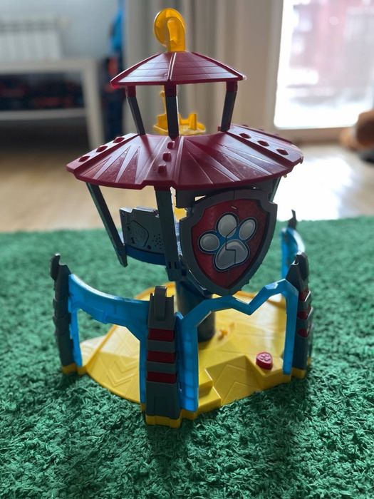 Пес патрул - камион , кула и отделни колички с кученца