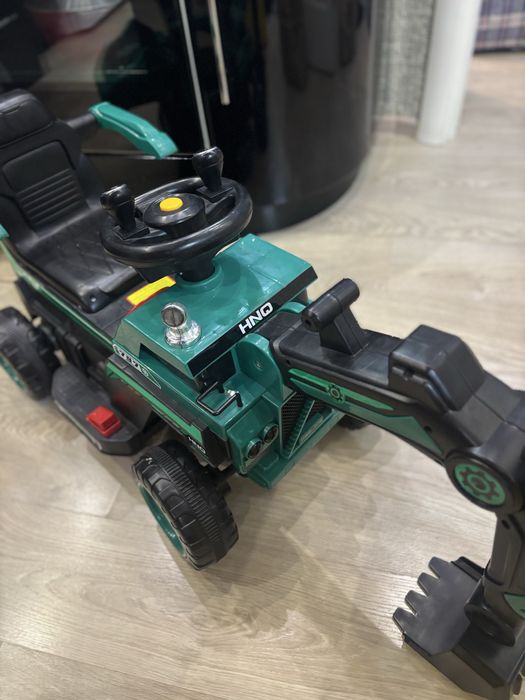 Продам детский экскаватор