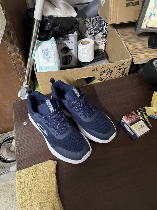 продаю кросовки новые