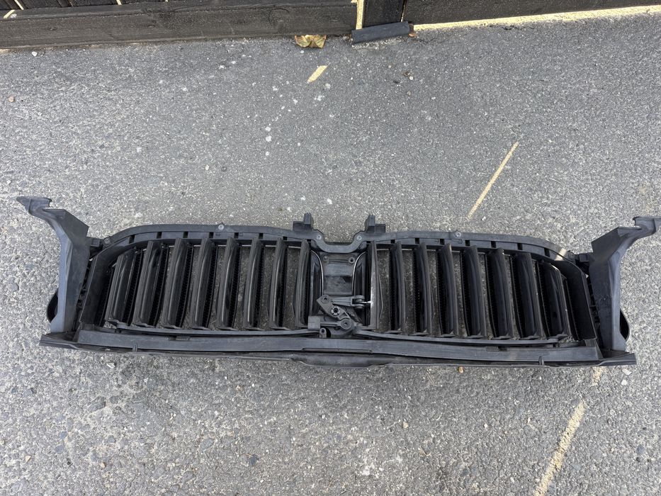 Grila activa BMW G30 cu nari
