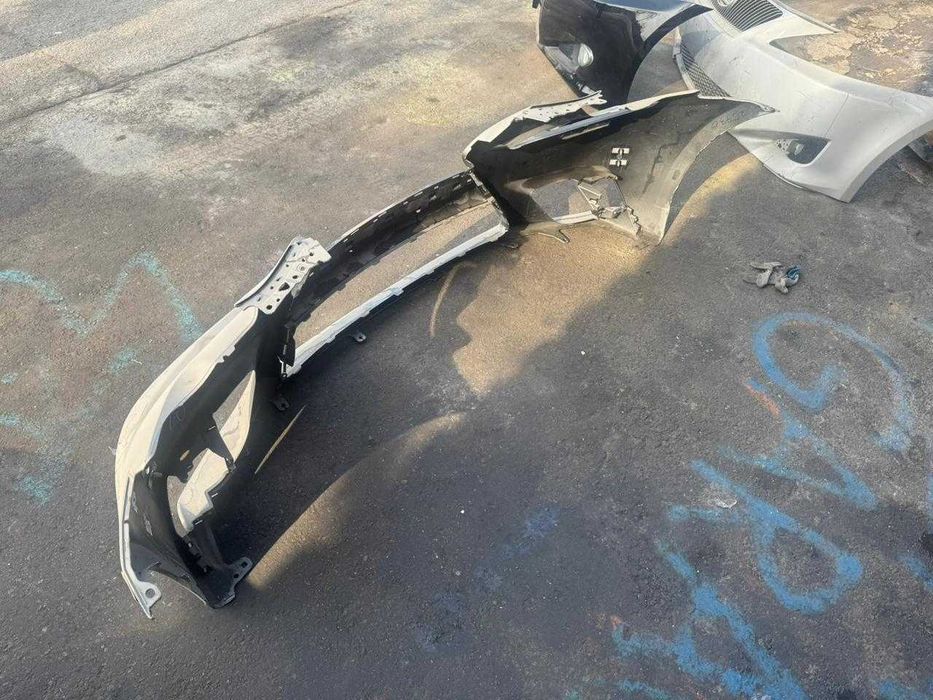 Бампер  LEXUS IS-250