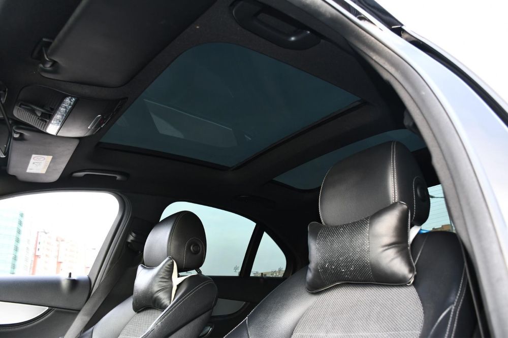 Vand mercedes benz c220 accept unele schimburi cu difdin partea mea