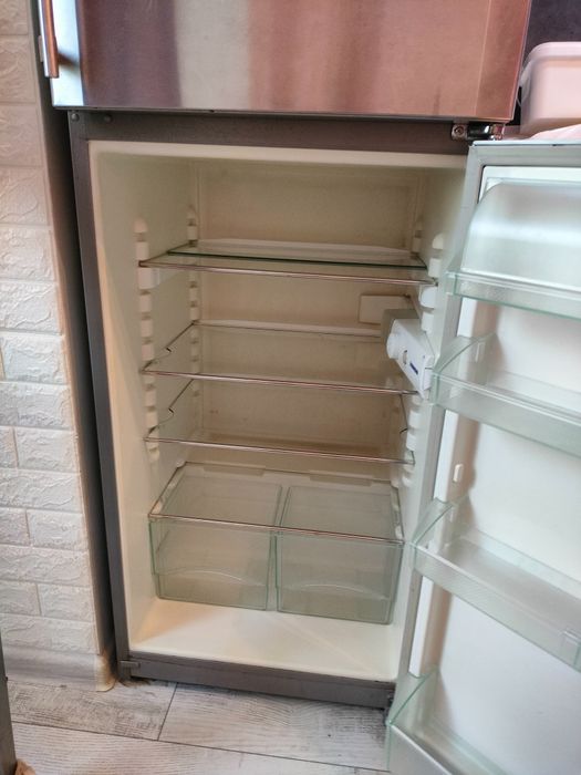 Продавам хладилник Liebherr