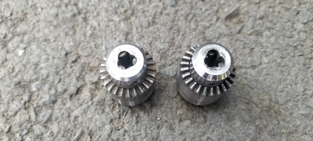 Продается мини трехкулачковый патрон.