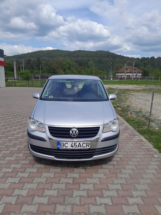 VOLKSWAGEN Touran 0 — imagine 3
