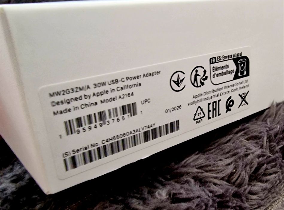 Incarcator original 30W iPhone 18 Pro Max sau Duo.