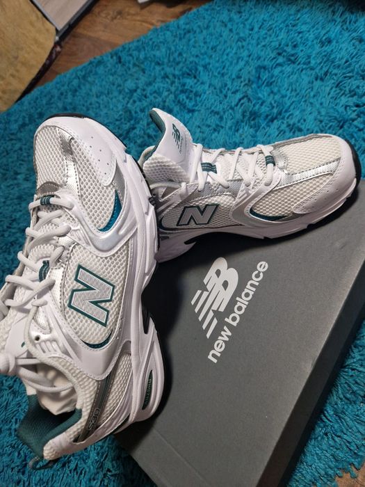 Adidași New Balance 44